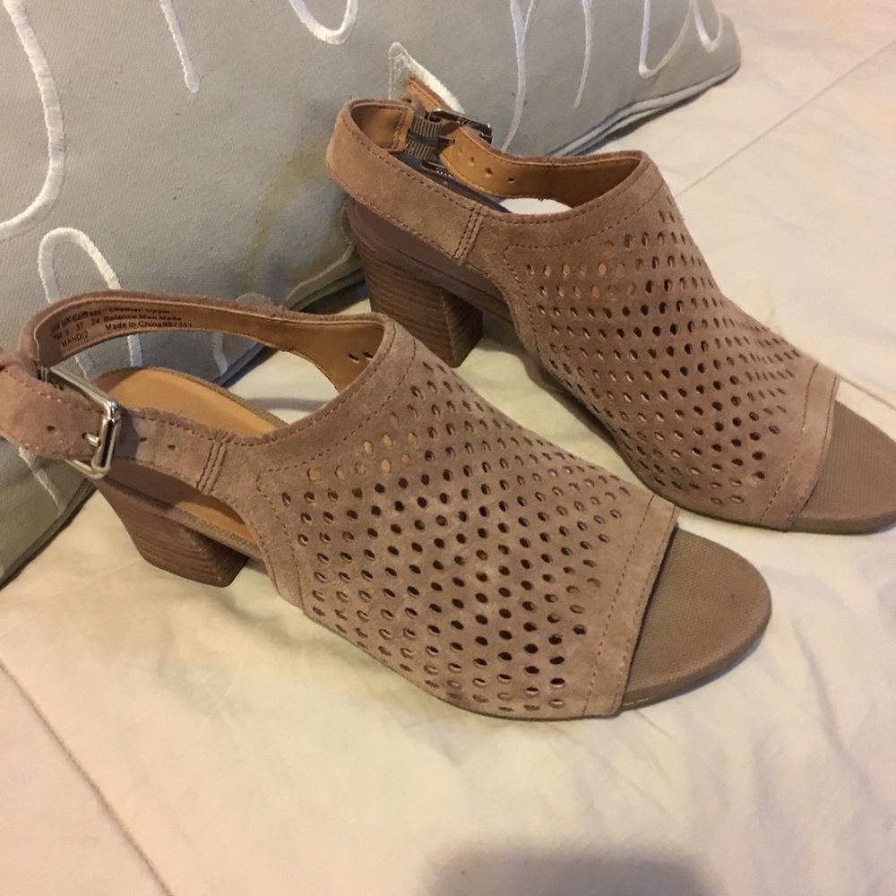 Franco Sarto cute heeled sandals.